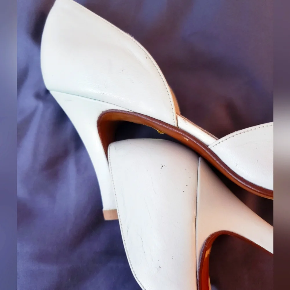 Bally Kitten heel pumps sz 6